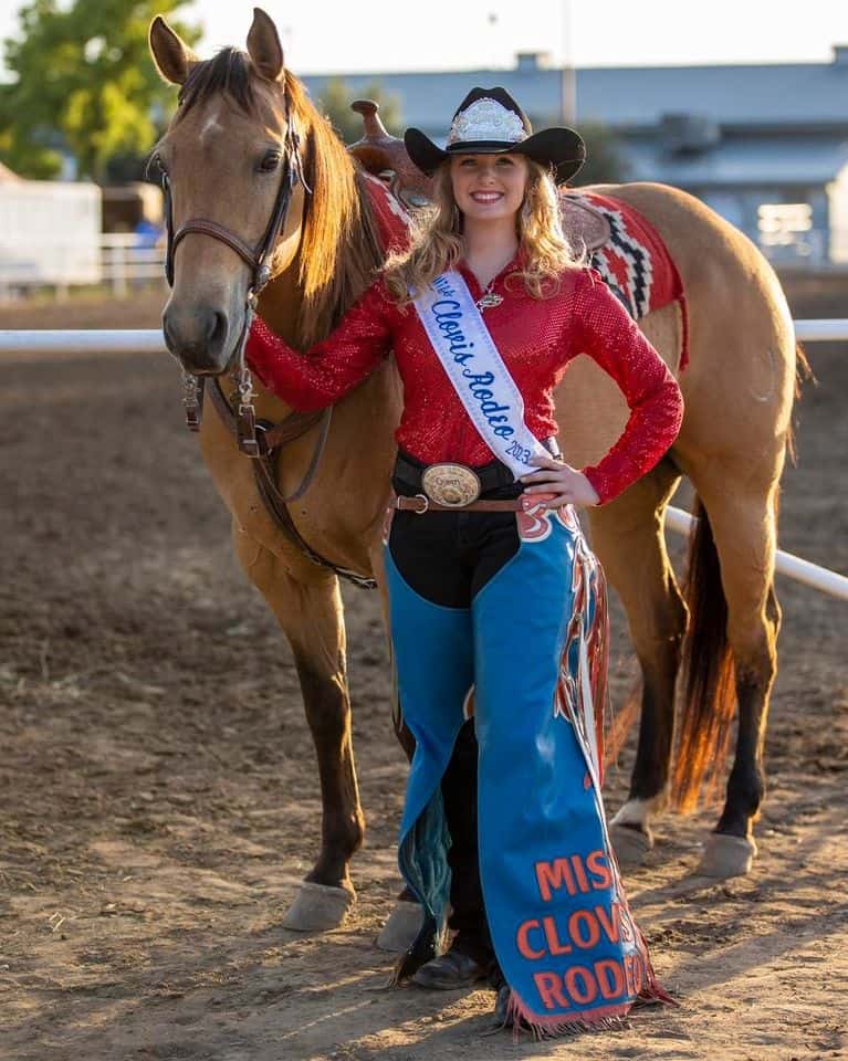 2022 Rodeo Queen Preslye Ede and honorary guest karen - current queens & announcers