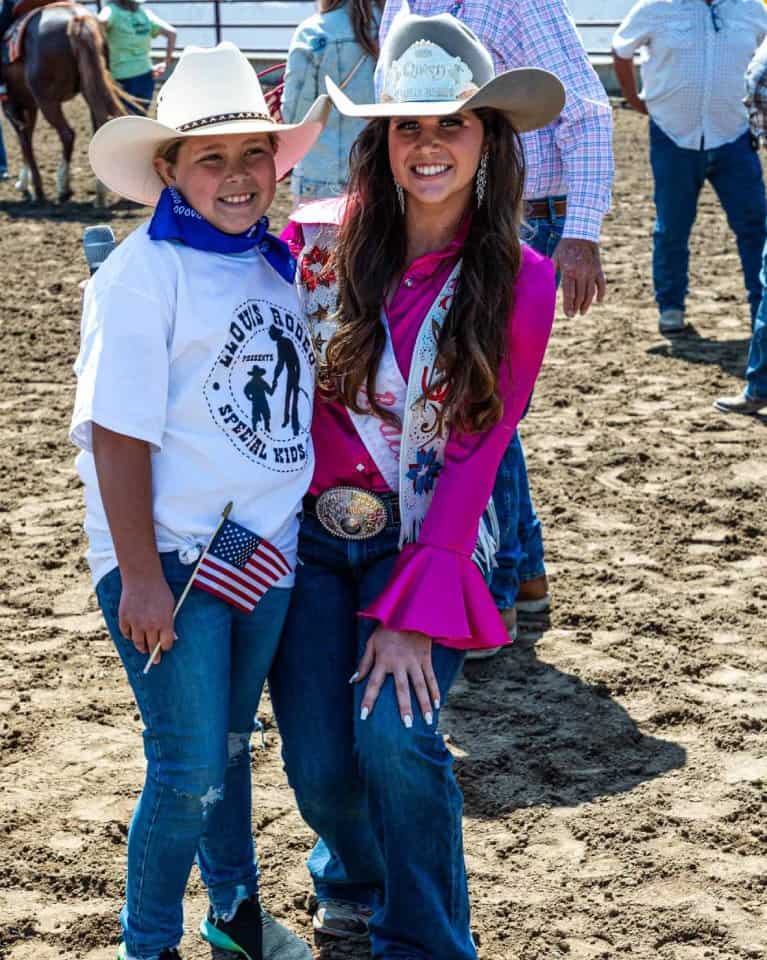 2022 Rodeo Queen Preslye Ede and honorary guest karen - current queens & announcers